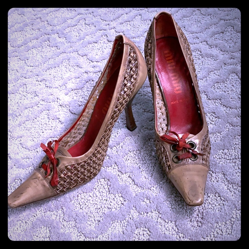 Woven leather vintage look with red bow